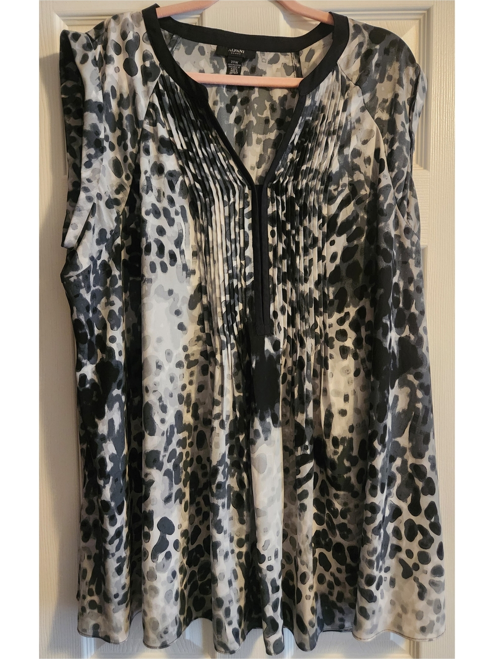 Alfani Black, Gray & White Animal-Print Pleated Sleeveless Blouse